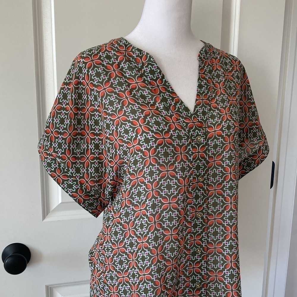 Banana Republic Factory medium button down blouse short sleeves green v-neck - Picture 3 of 13